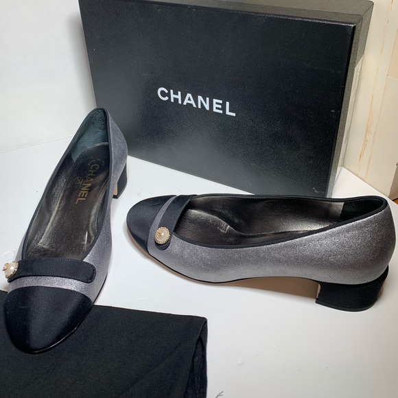 Authentic CHANEL Pumps - Picture 3 of 7